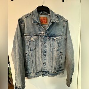 Levi’s trucker jacket men’s small